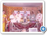 0011 वत्सगोत्री काळे जोशी दाभोलकर कुलवृत्तांत आवृत्ती 2 री चे प्रकाशन करताना