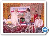 0012 श्री जनार्दन दामोदर काळे यांचा श्री गोविंद काळे सत्कार करताना