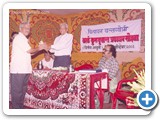 0029 श्री शशिकांत नारायण काळे रत्नागिरी हे सत्कार स्विकारताना